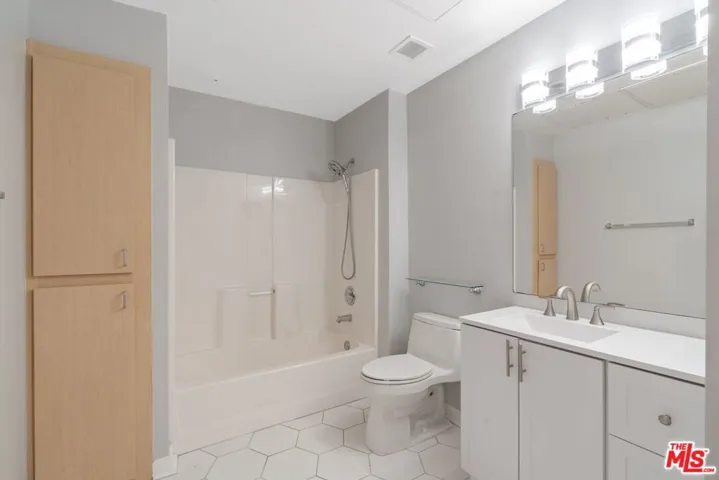 630 W 6th Street 206, Los Angeles, California 90017