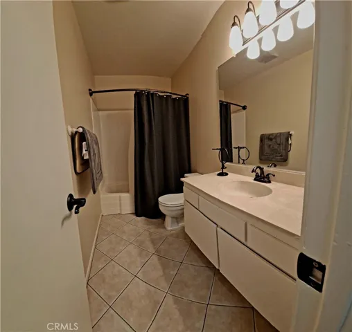 Upstairs full bath