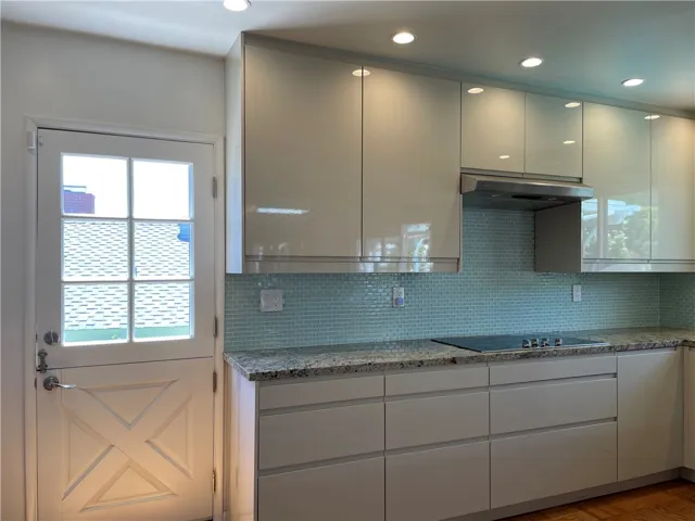 Large breakfast bar