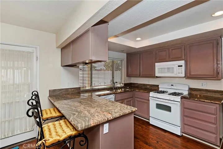 39487 Crystal Lake Court, Murrieta, California 92562