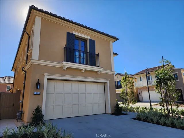 108 Artista, Irvine, California 92602