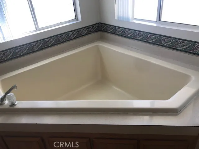 PRIMARY BATH SOAKING TUB