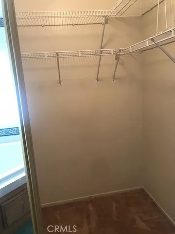WALK-IN CLOSET