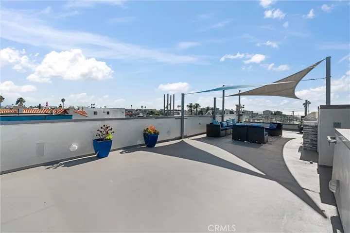 1000 sq ft deck