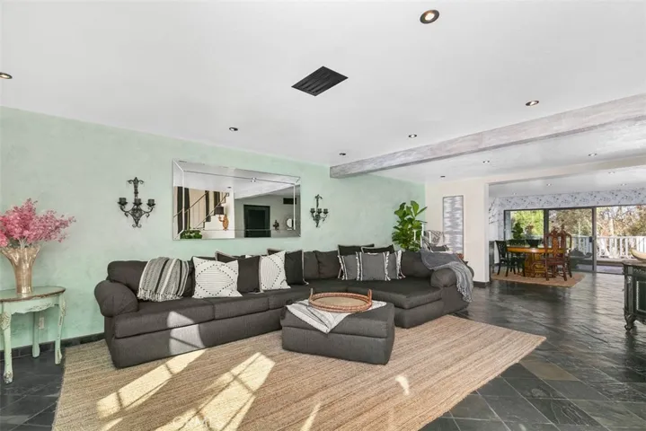 LARGE FAMILY ROOM!