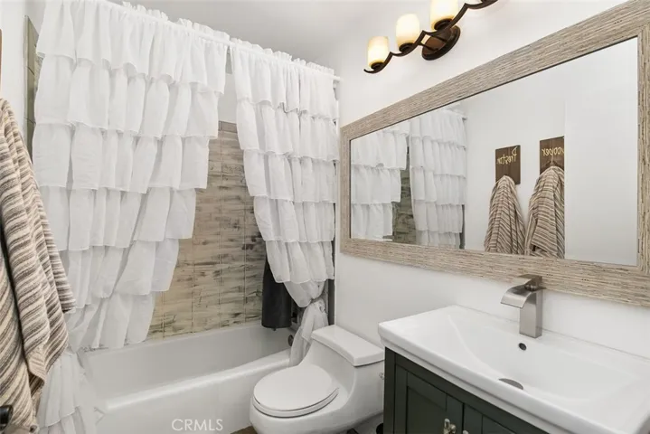 Secondary bathroom is so darling.