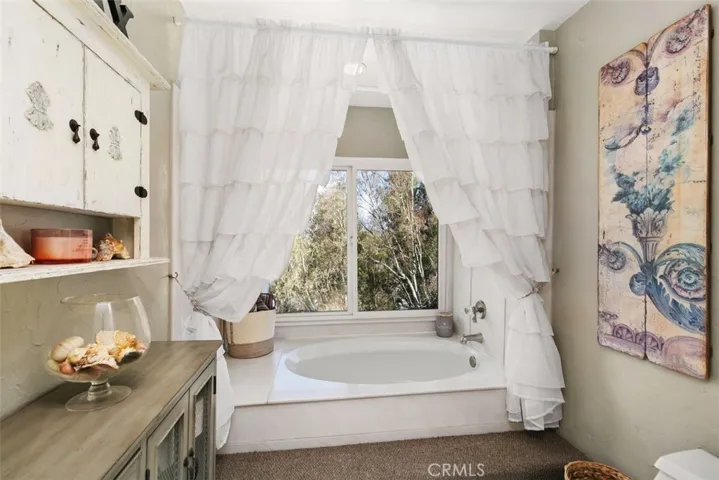Great bathtub room in the primary​​‌​​​​‌​​‌‌​​‌​​​‌‌​​​‌​​‌‌​​‌‌​​‌‌​​​​ suite.
