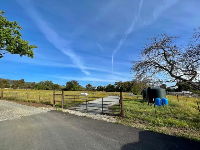 2590 Roop Road, Gilroy, California 95020