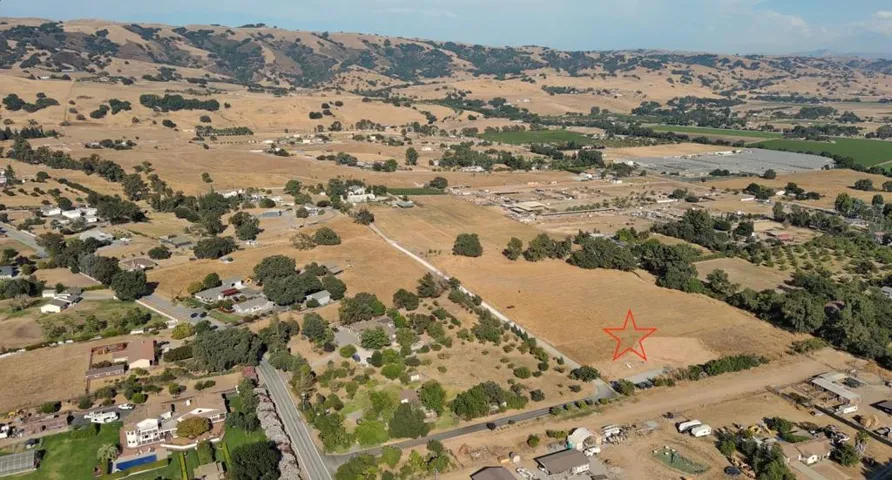 2590 Roop Road, Gilroy, California 95020