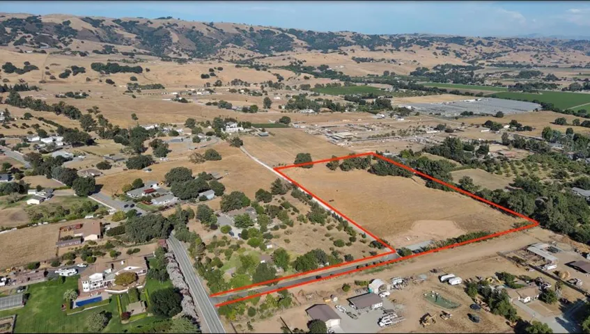 2590 Roop Road, Gilroy, California 95020
