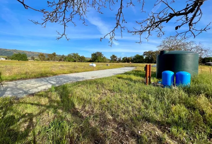 2590 Roop Road, Gilroy, California 95020