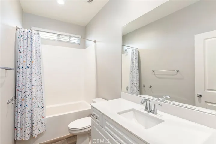 31421 Darlington Oak Drive, Winchester, California 92596