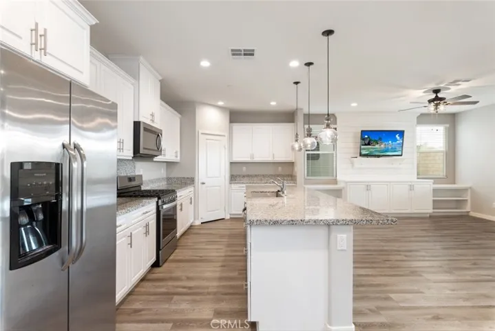 31421 Darlington Oak Drive, Winchester, California 92596