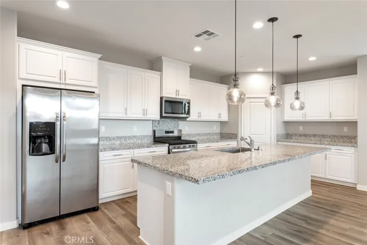 31421 Darlington Oak Drive, Winchester, California 92596