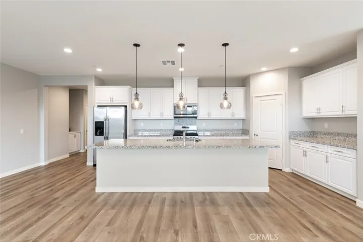 31421 Darlington Oak Drive, Winchester, California 92596