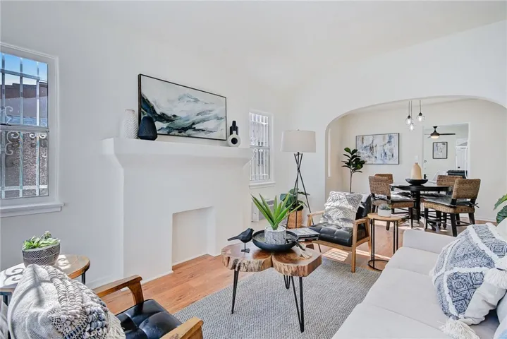 6233 S Van Ness Avenue, Los Angeles, California 90047