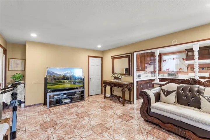 622 E Bonnie Brae Court, Ontario, California 91764