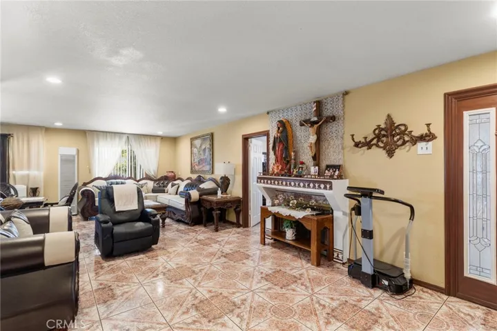 622 E Bonnie Brae Court, Ontario, California 91764
