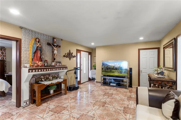622 E Bonnie Brae Court, Ontario, California 91764