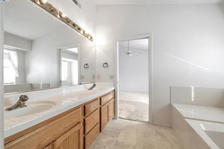 2209 Lodgepole Cir, Modesto, California 95358