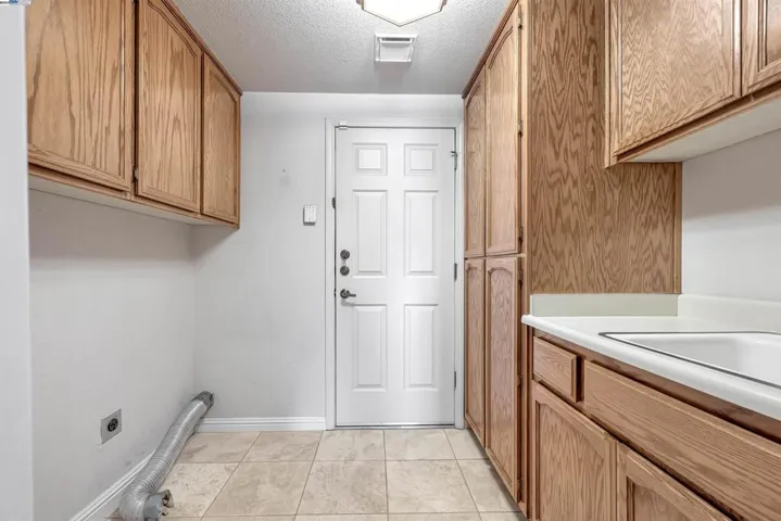 2209 Lodgepole Cir, Modesto, California 95358