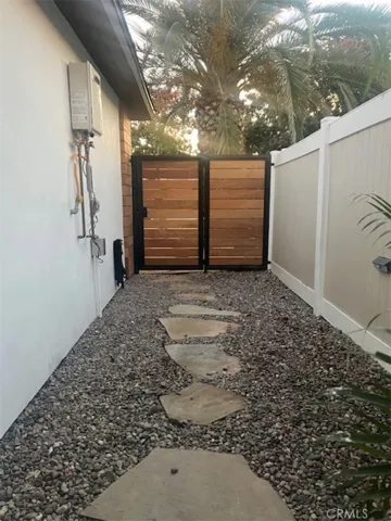 322 Cabrillo Street, Costa Mesa, California 92627
