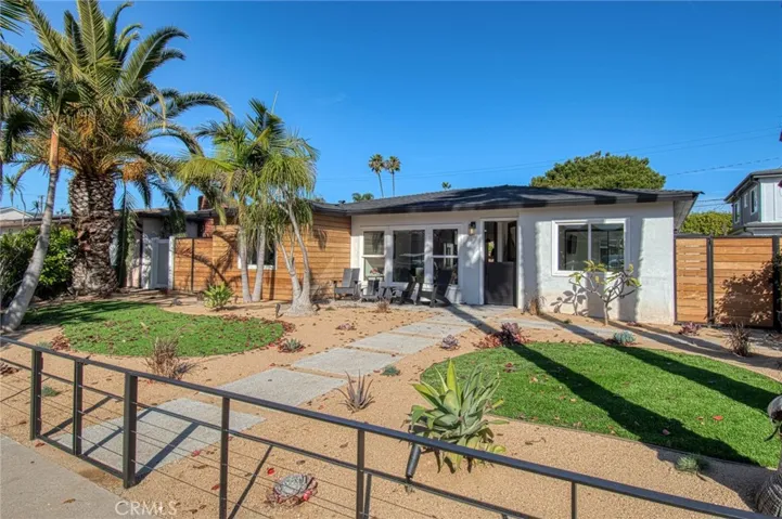 322 Cabrillo Street, Costa Mesa, California 92627