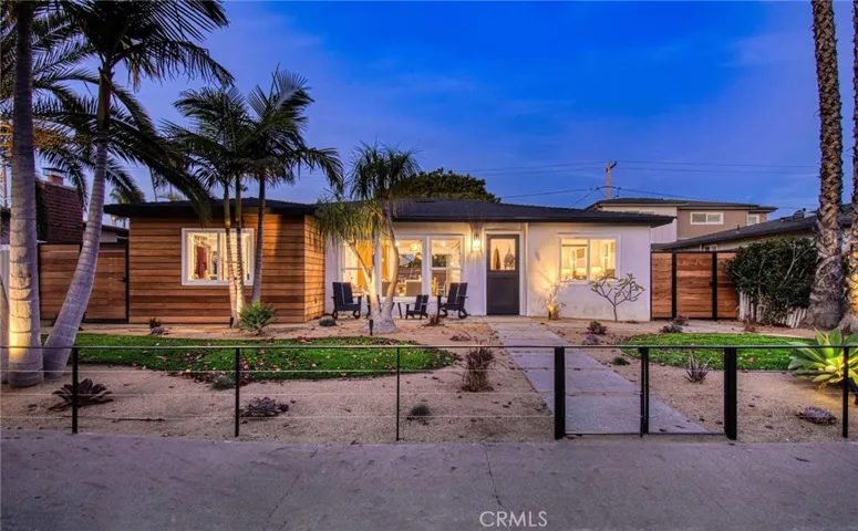 322 Cabrillo Street, Costa Mesa, California 92627
