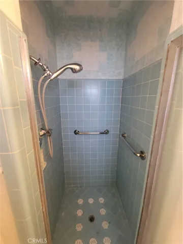 Bath 1 shower