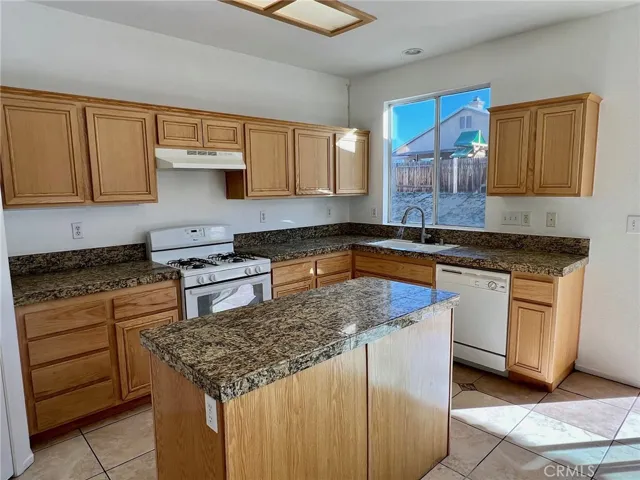 13663 Braidwood Court, Victorville, California 92392