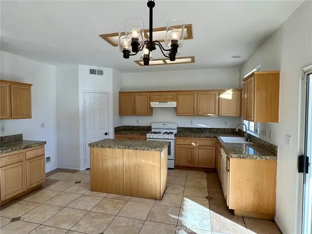 13663 Braidwood Court, Victorville, California 92392