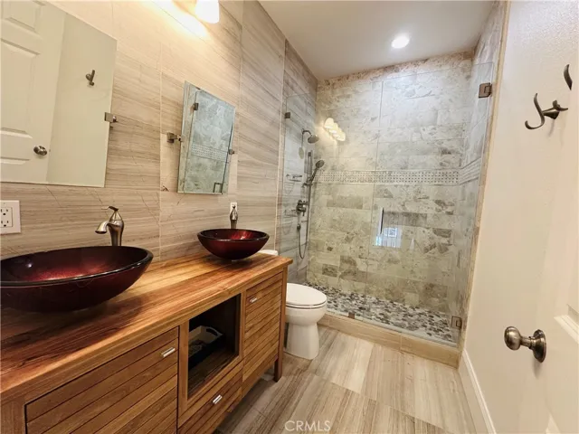 32 Montclair, Irvine, California 92602