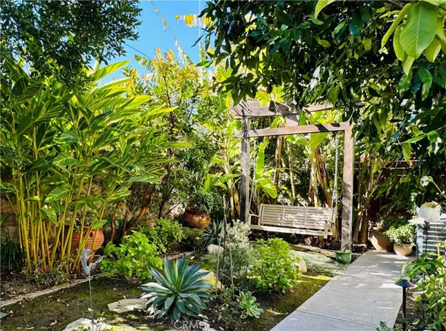 Outdoor swing