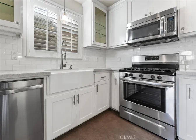 1706 W Myrtle Avenue, Visalia, California 93291