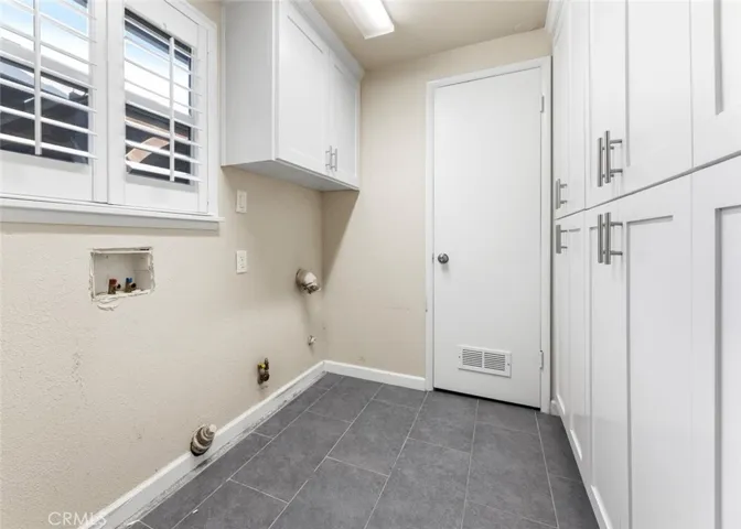 1706 W Myrtle Avenue, Visalia, California 93291