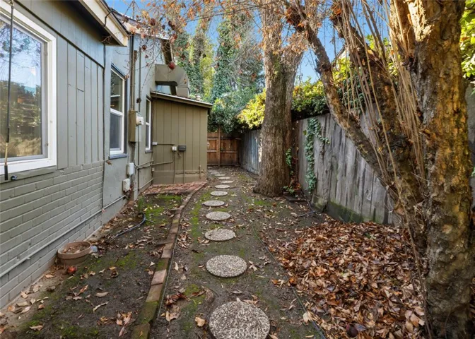 1706 W Myrtle Avenue, Visalia, California 93291