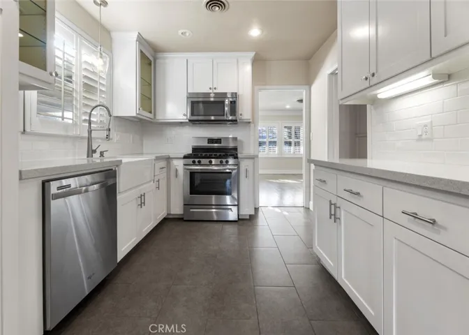 1706 W Myrtle Avenue, Visalia, California 93291