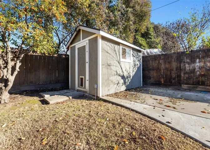 1706 W Myrtle Avenue, Visalia, California 93291