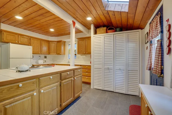 1036 Robin Road, Wrightwood, California 92397