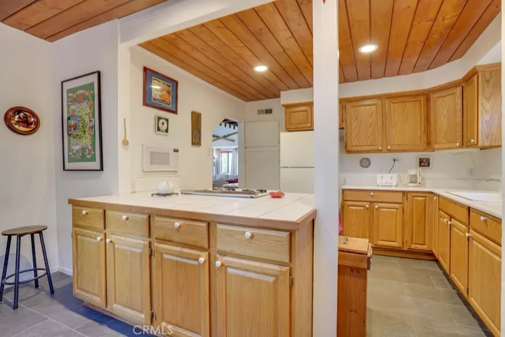 1036 Robin Road, Wrightwood, California 92397