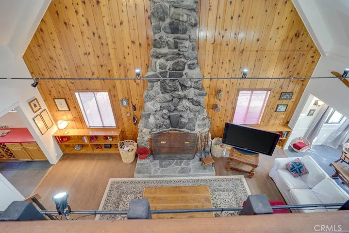 1036 Robin Road, Wrightwood, California 92397