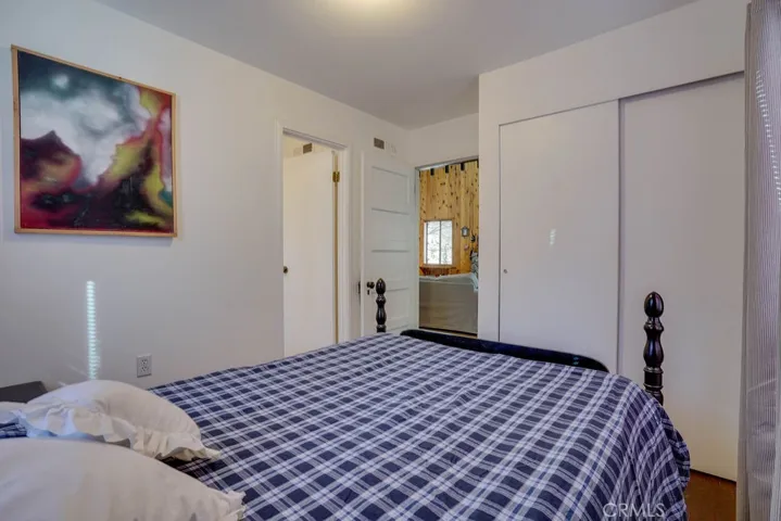 1036 Robin Road, Wrightwood, California 92397