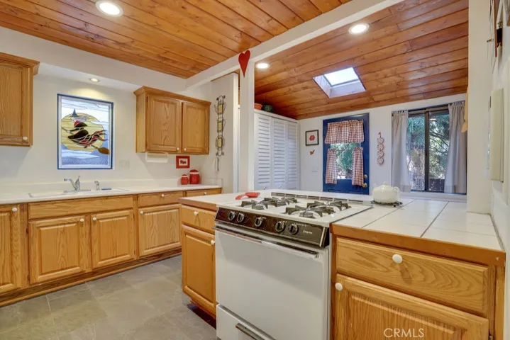 1036 Robin Road, Wrightwood, California 92397