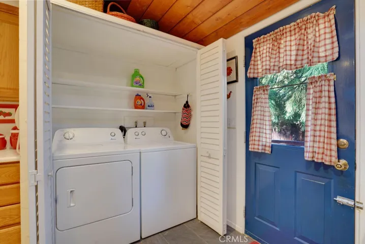 1036 Robin Road, Wrightwood, California 92397