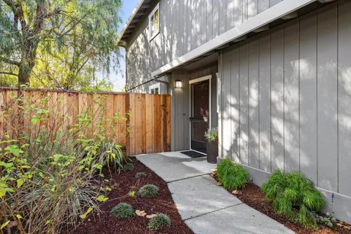 29132915 Simkins Court, Palo Alto, California 94303