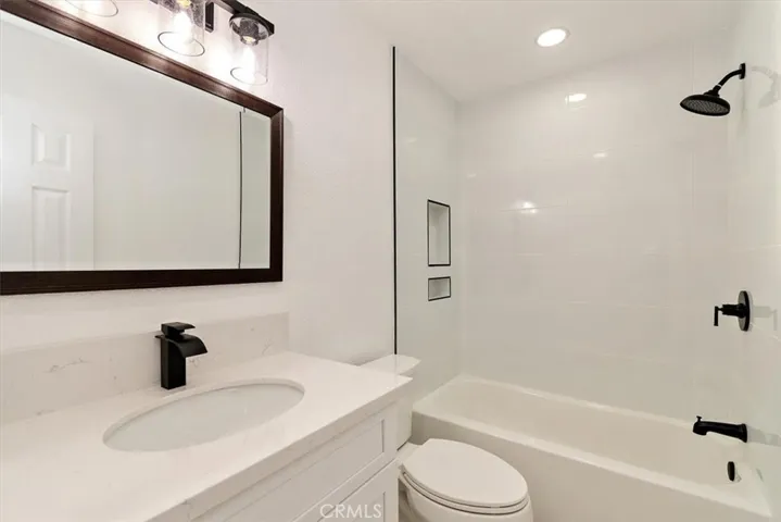 20134 Leadwell Street 313, Winnetka, California 91306