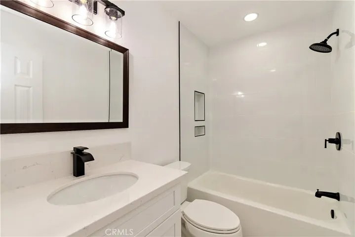 20134 Leadwell Street 313, Winnetka, California 91306