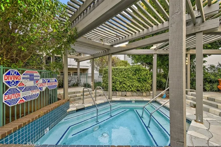 20134 Leadwell Street 313, Winnetka, California 91306