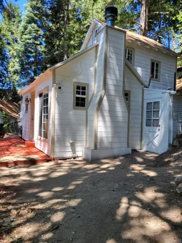 Side yard with entrance to laundry room
