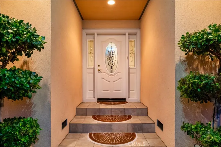 Separate entrance to lower level